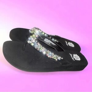 YELLOW BOX SANDSTONE Rhinestone flip flops sandals women’s shoes size 8